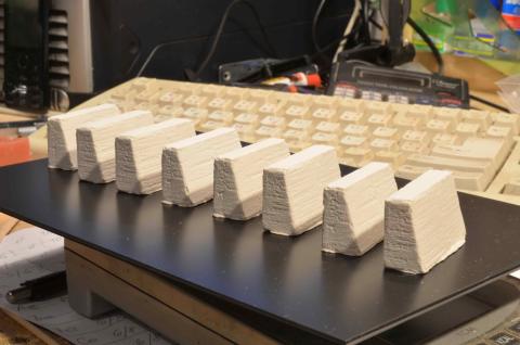 Sádrové odlitky betonového tělesa zarážedla - šturcu pro modelové železnice H0