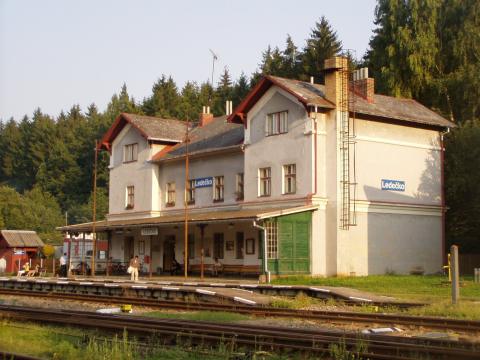 PŘEDLOHA PRO MODEL - NEPŮJDE O PŘESNÝ MODEL BUDOVY LEDEČKA ALE O VOLNOU VARIACI NA TOTO TÉMA